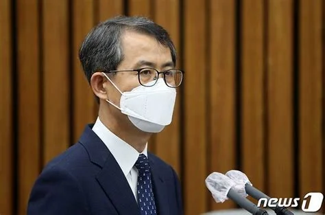 이흥구 대법관 퇴임과 후임 인선: 사법3법 논의 속에서 대법원 역할이 어떻게 달라질까 관련 이미지