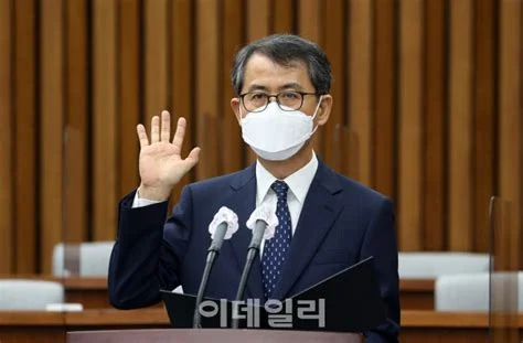 이흥구 대법관 퇴임과 후임 인선: 사법3법 논의 속에서 대법원 역할이 어떻게 달라질까 관련 이미지