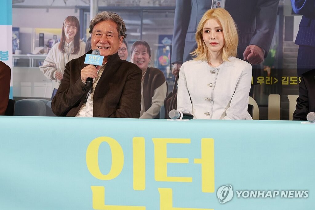 최민식·한소희 '인턴', 개봉 첫날 1위…개봉일 관객 약 61,000명으로 '오디세이' 제쳐 관련 이미지