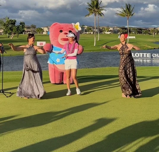 아깝다 17번 홀: 윤이나, LPGA 롯데 챔피언십서 티샷 한 번에 우승 문턱 놓쳐 관련 이미지