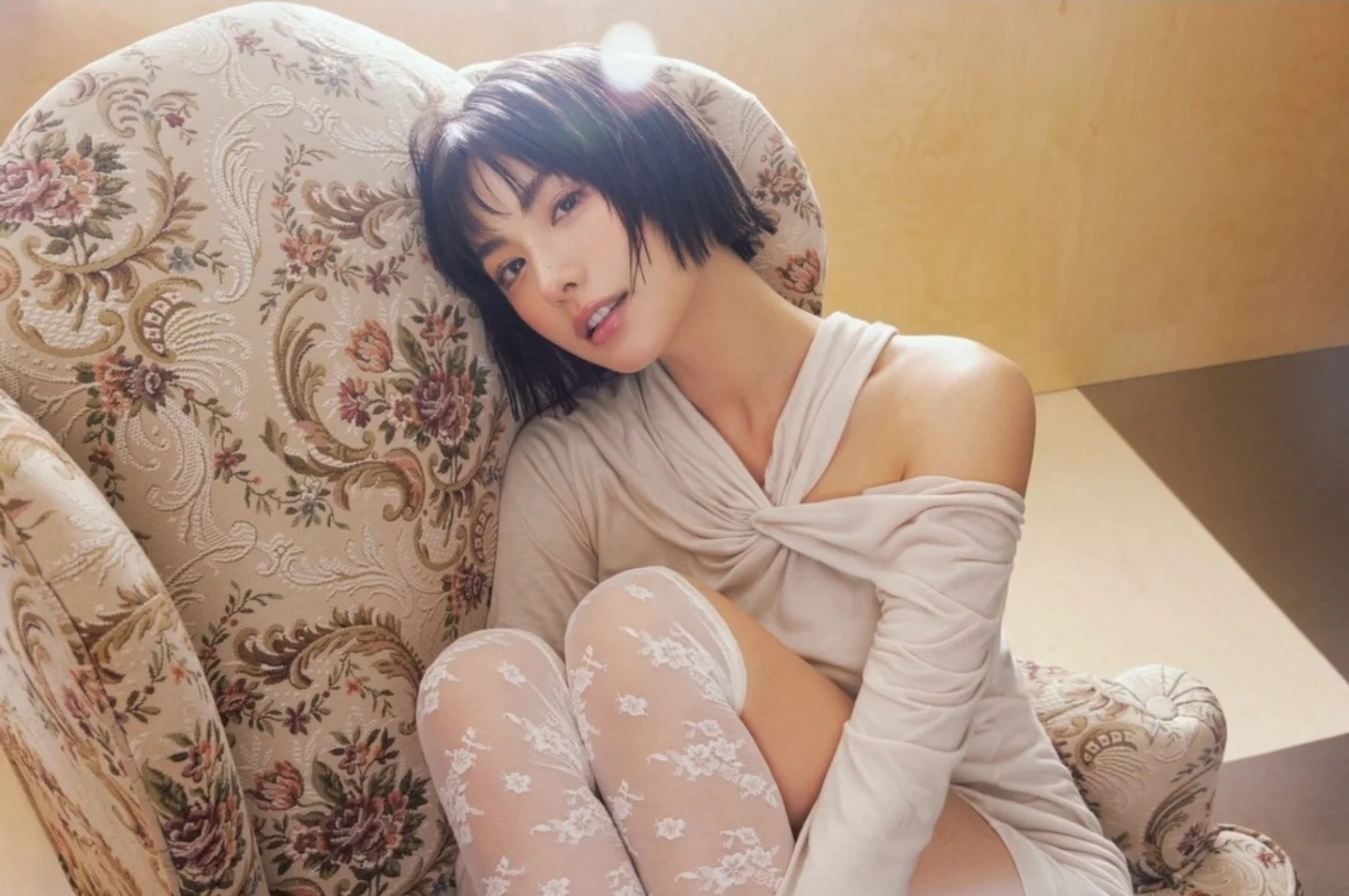 나나, '입술 논란'에 팬 플랫폼 사과 후 사진에서 얇아진 입술 포착 — 지금 확인된 것과 남은 의문